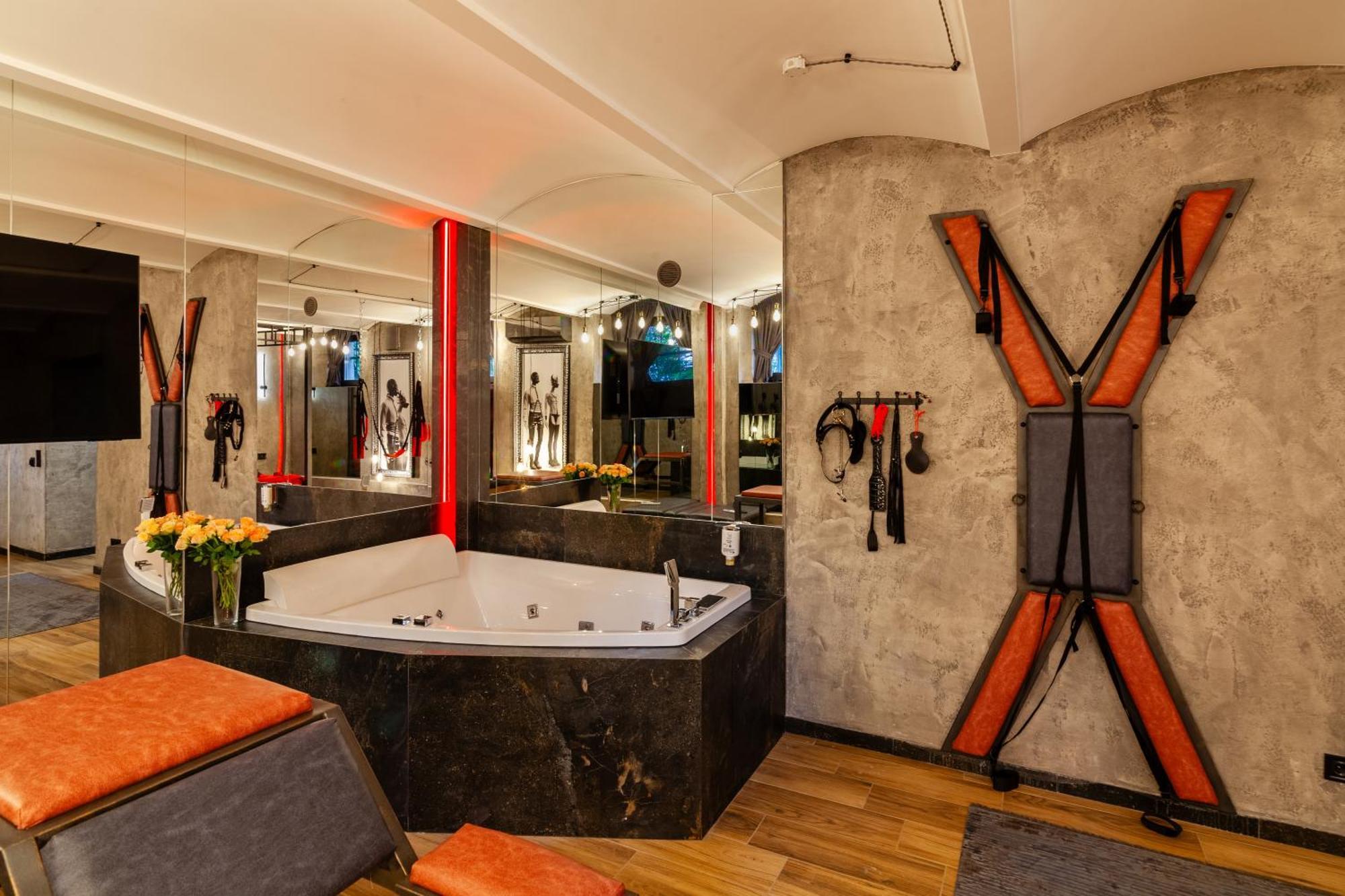 Royal Hot Jucuzzi Apartment Lviv Eksteriør billede