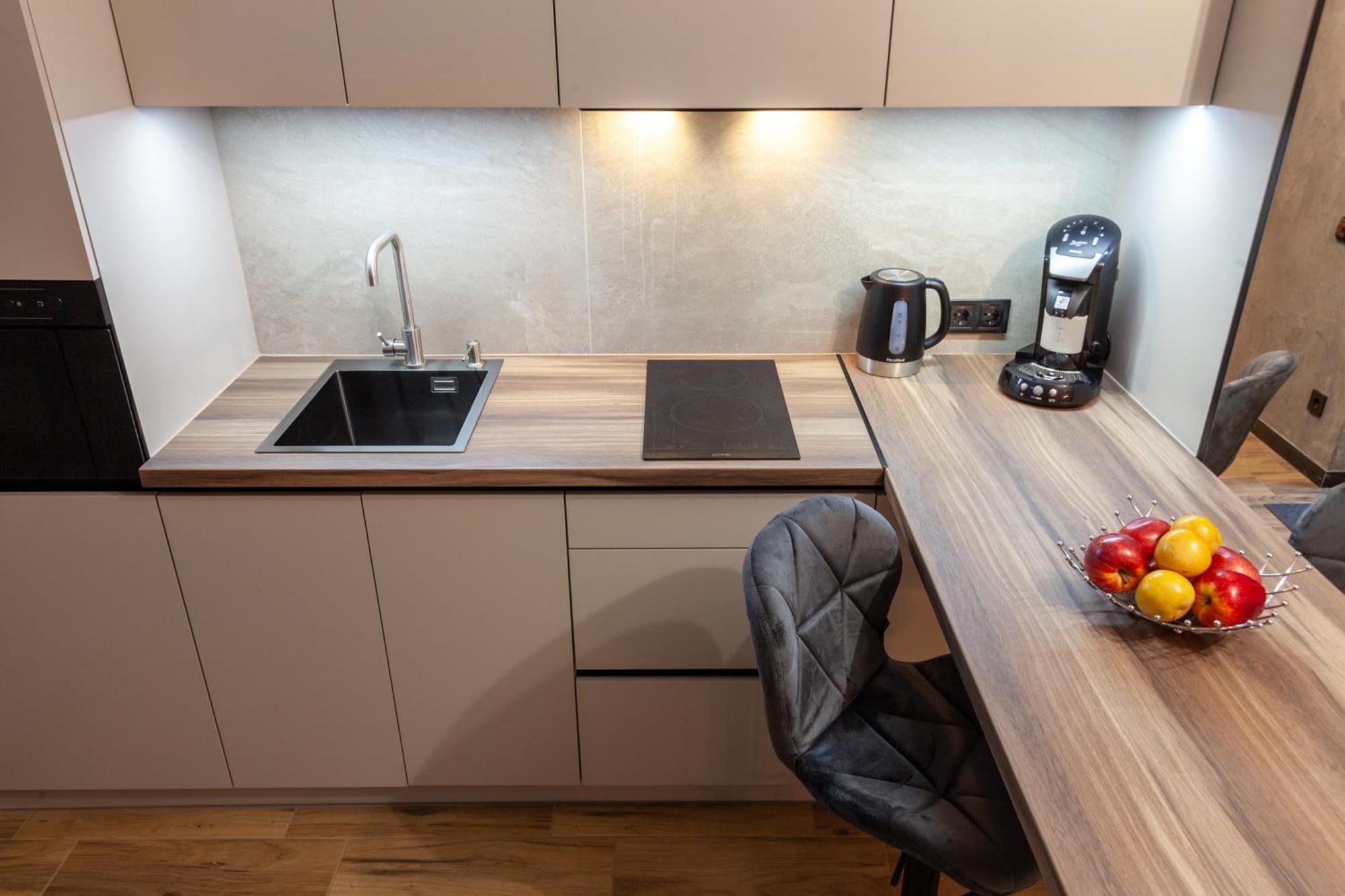 Royal Hot Jucuzzi Apartment Lviv Eksteriør billede