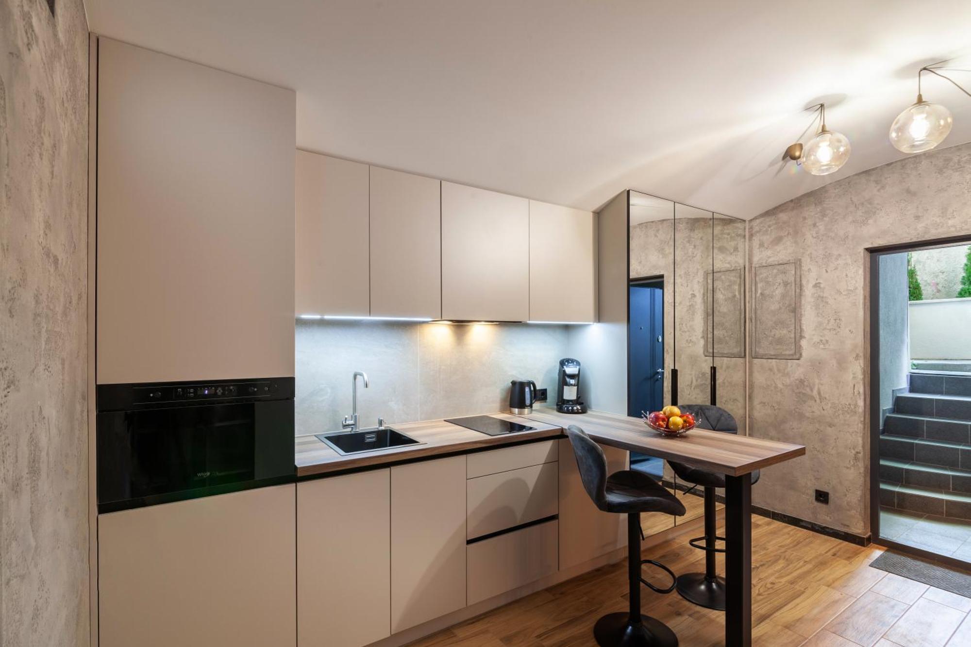 Royal Hot Jucuzzi Apartment Lviv Eksteriør billede