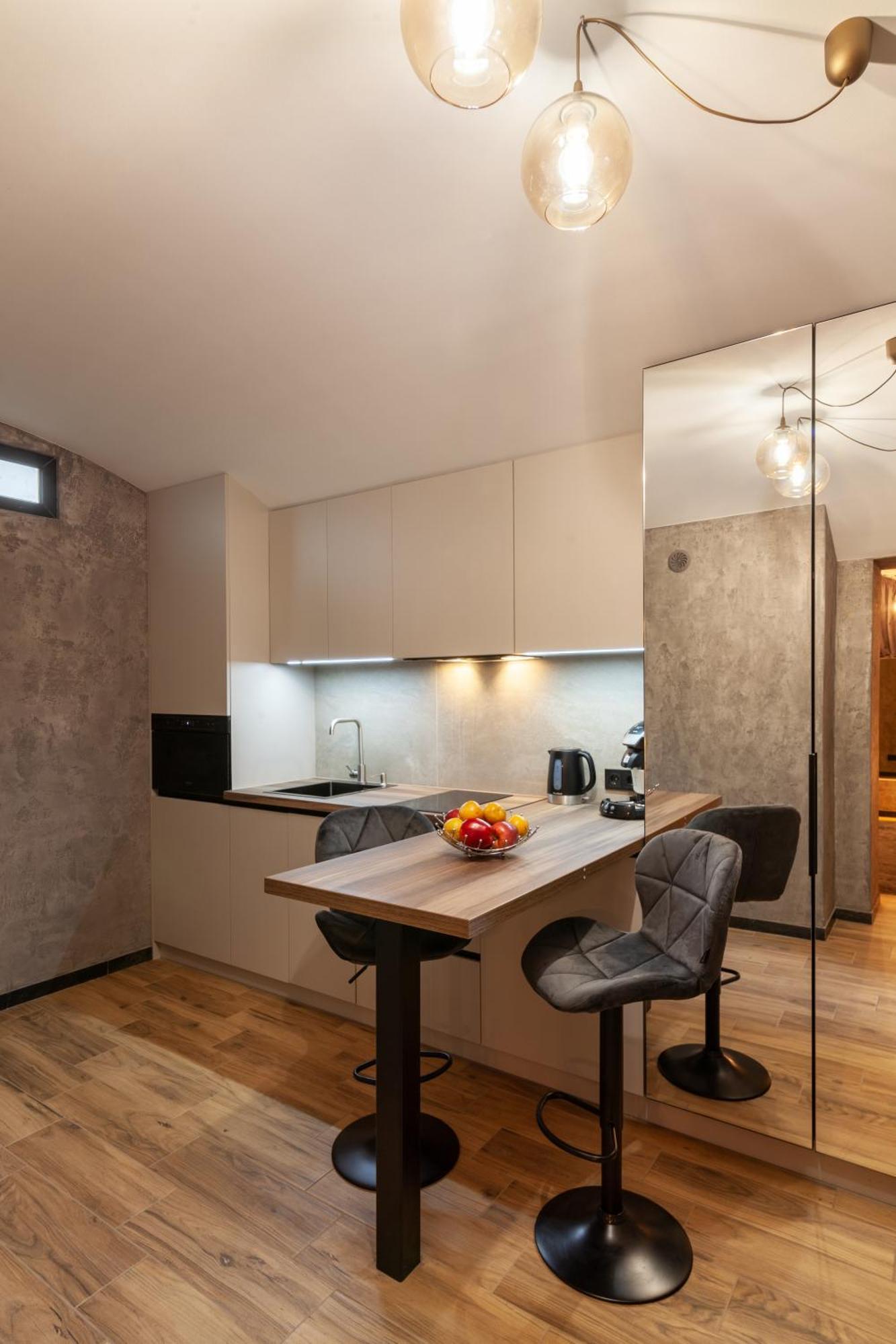 Royal Hot Jucuzzi Apartment Lviv Eksteriør billede